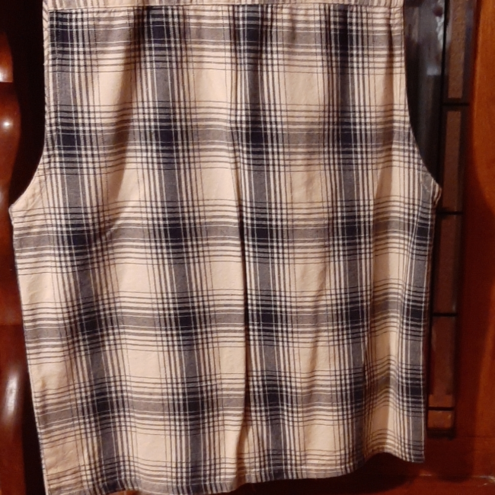Vest - Picture 2 of 3